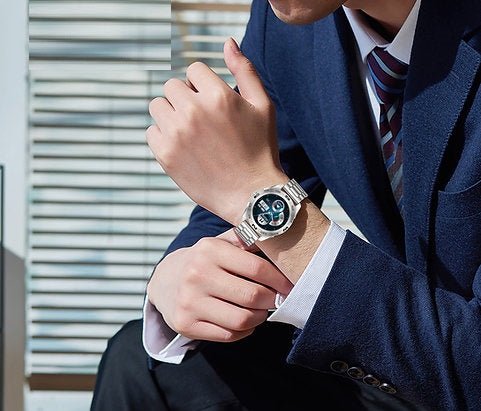 ZAMORA MART Haino Teko RW-23 smartwatch with digital display, fitness tracking features, and sleek black band.